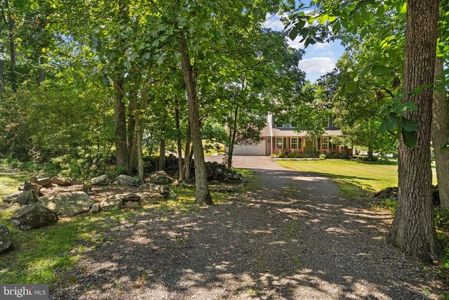 24 HENDRICKS RD, Perkiomenville, PA 18074