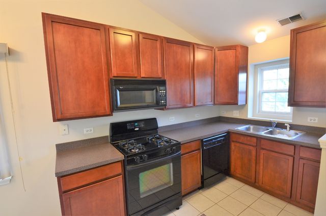 2843 Rutland Circle 201, Naperville, IL 60564