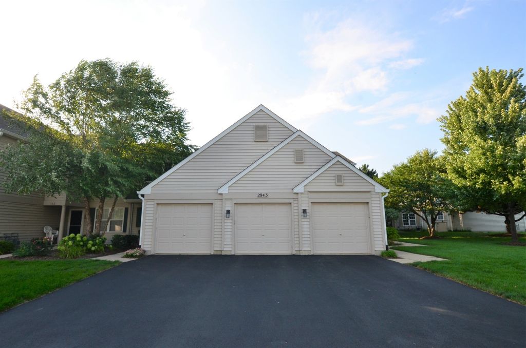 2843 Rutland Circle 201, Naperville, IL 60564
