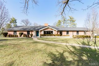 10085 Litzsinger Road, Ladue, MO 63124