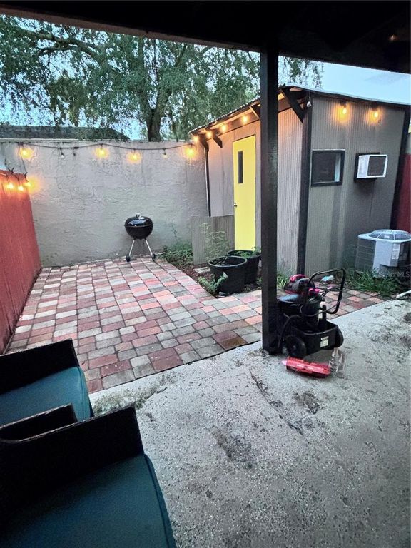 Image 24 of property listing at 5030 TERRACE VILLAGE LANE, Tampa, FL 33617