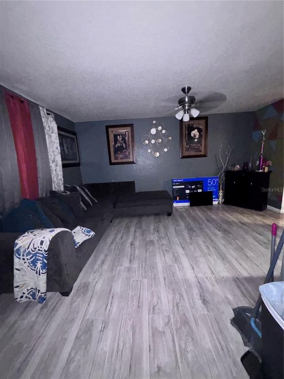Image 6 of property listing at 5030 TERRACE VILLAGE LANE, Tampa, FL 33617