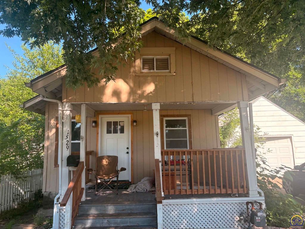 1529 SE Monroe ST, Topeka, KS 66612