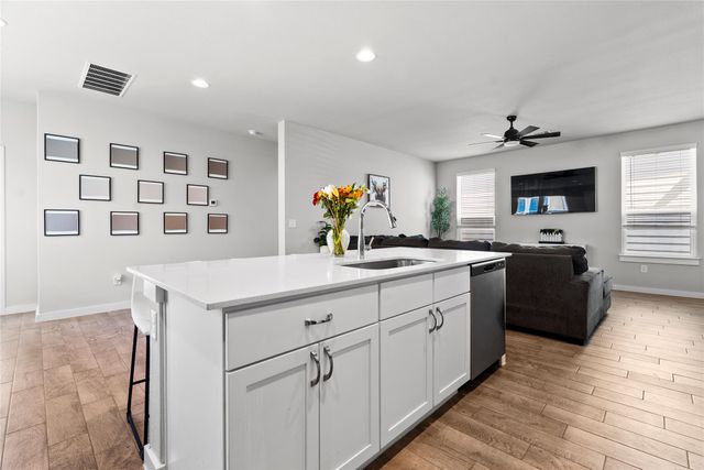 156 Appleberry LN, Elgin, TX 78621