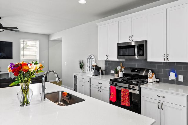 156 Appleberry LN, Elgin, TX 78621