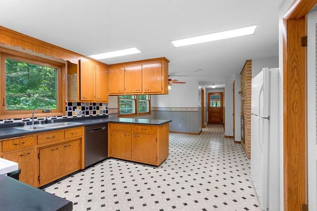 535 AVON COURT, Green Bay, WI 54302