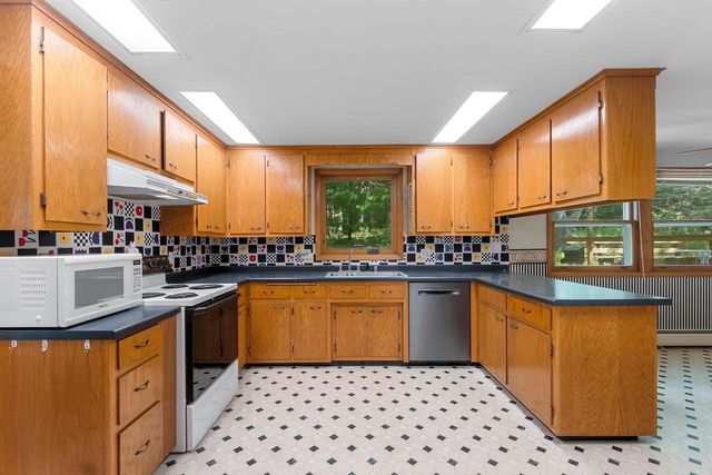 535 AVON COURT, Green Bay, WI 54302