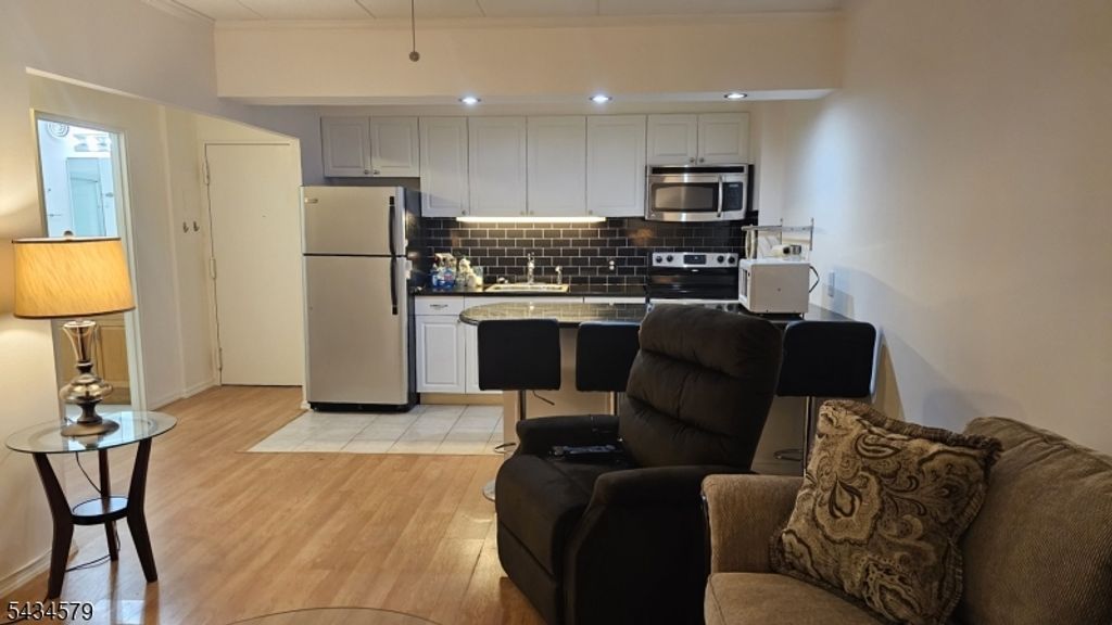 255 Tucker Ave 102, Union Twp., NJ 07083