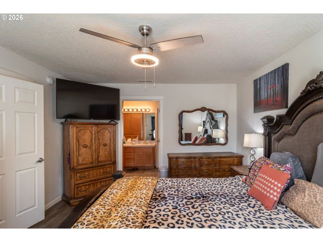 918 Ne MALHEUR Ave, Roseburg, OR 97470