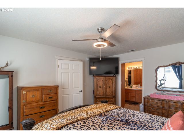 918 Ne MALHEUR Ave, Roseburg, OR 97470