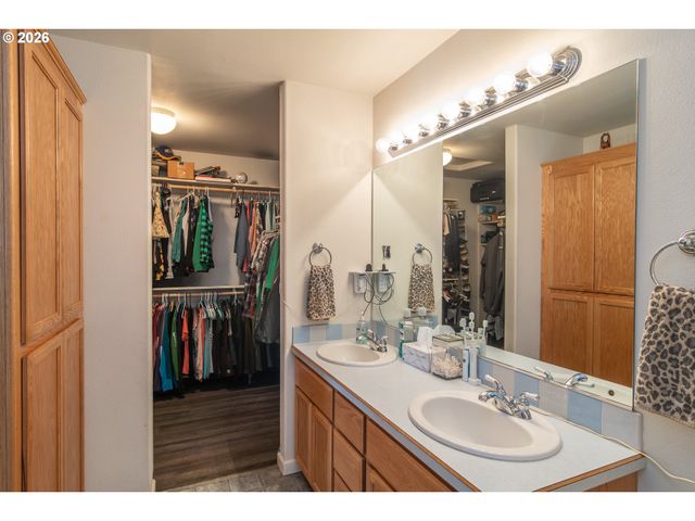 918 Ne MALHEUR Ave, Roseburg, OR 97470