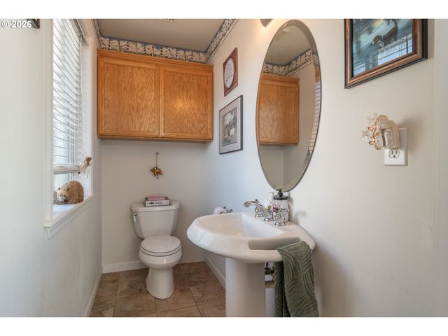 918 Ne MALHEUR Ave, Roseburg, OR 97470