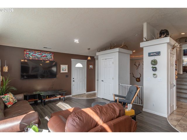 918 Ne MALHEUR Ave, Roseburg, OR 97470