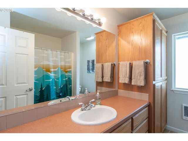 918 Ne MALHEUR Ave, Roseburg, OR 97470