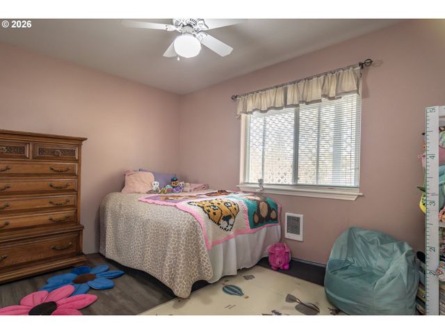 918 Ne MALHEUR Ave, Roseburg, OR 97470