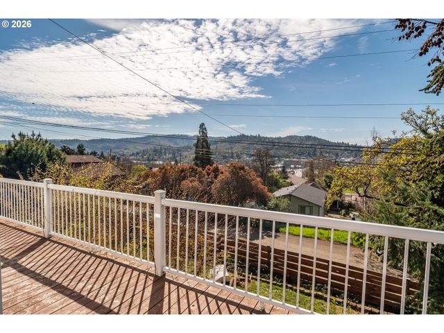 918 Ne MALHEUR Ave, Roseburg, OR 97470