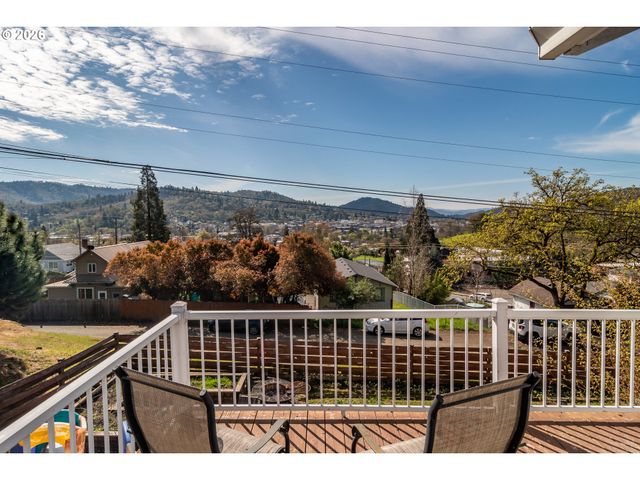 918 Ne MALHEUR Ave, Roseburg, OR 97470