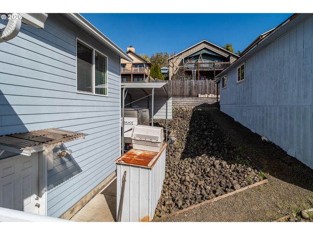 918 Ne MALHEUR Ave, Roseburg, OR 97470