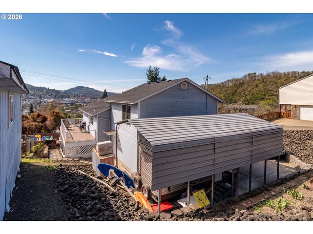 918 Ne MALHEUR Ave, Roseburg, OR 97470