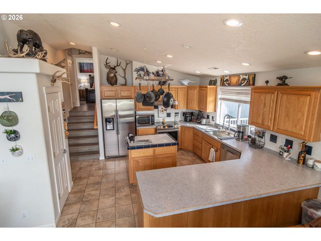 918 Ne MALHEUR Ave, Roseburg, OR 97470