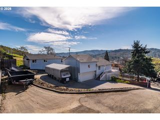 918 Ne MALHEUR Ave, Roseburg, OR 97470