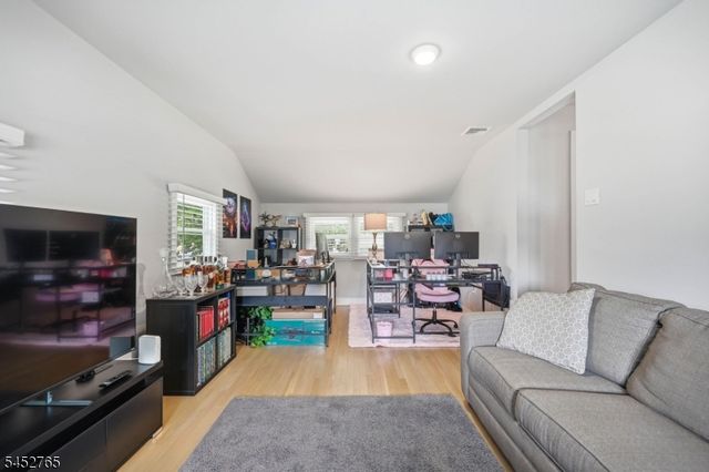 226 Church Ln, Wayne Twp., NJ 07470