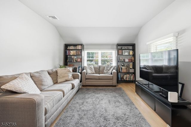 226 Church Ln, Wayne Twp., NJ 07470