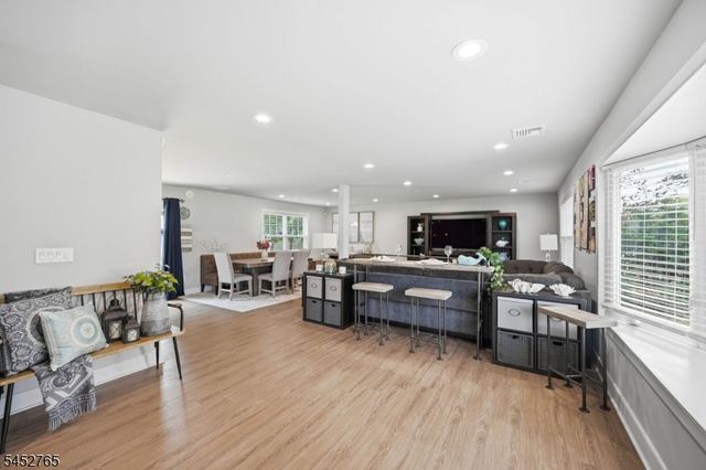 226 Church Ln, Wayne Twp., NJ 07470