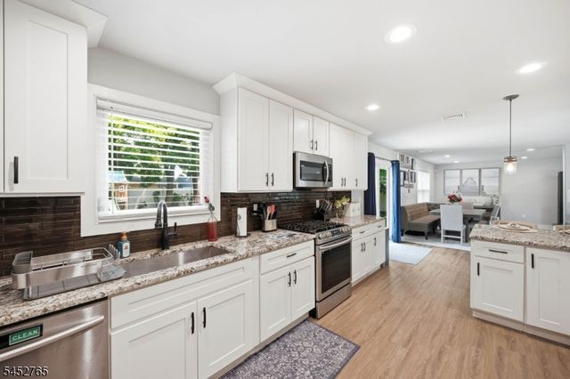 226 Church Ln, Wayne Twp., NJ 07470