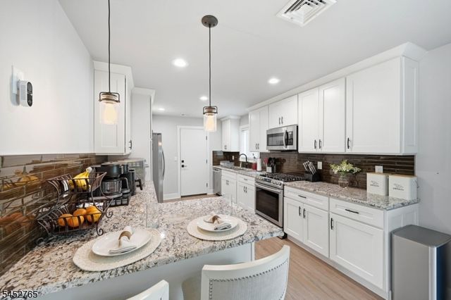 226 Church Ln, Wayne Twp., NJ 07470