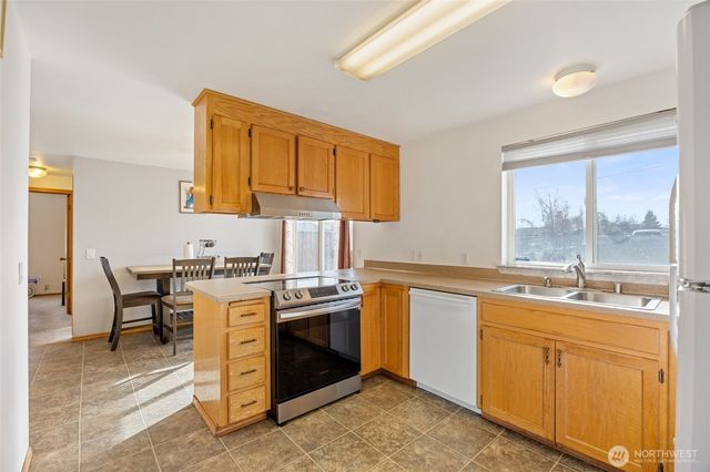 1215 Lowry St, Moses Lake, WA 98837