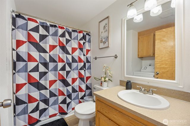 1215 Lowry St, Moses Lake, WA 98837