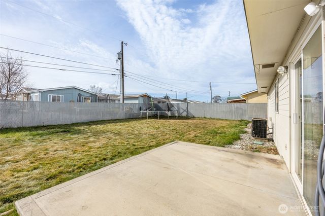 1215 Lowry St, Moses Lake, WA 98837