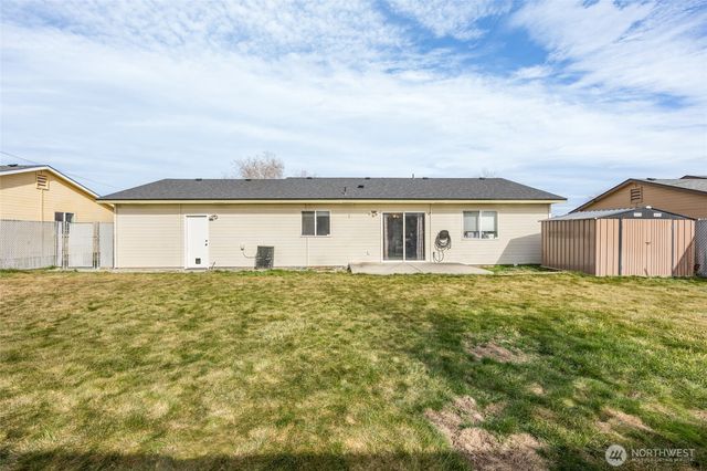 1215 Lowry St, Moses Lake, WA 98837