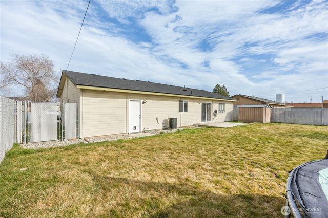 1215 Lowry St, Moses Lake, WA 98837