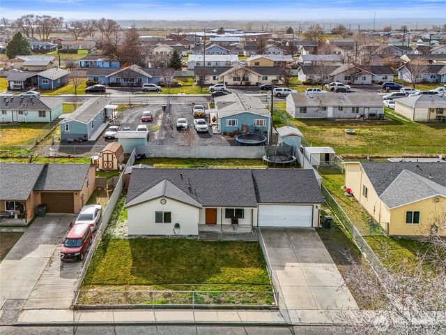 1215 Lowry St, Moses Lake, WA 98837