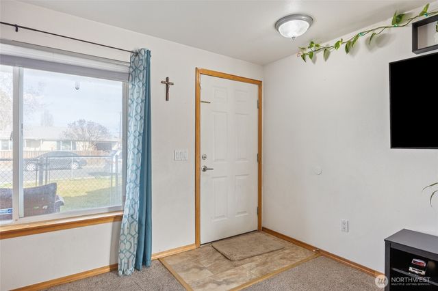 1215 Lowry St, Moses Lake, WA 98837