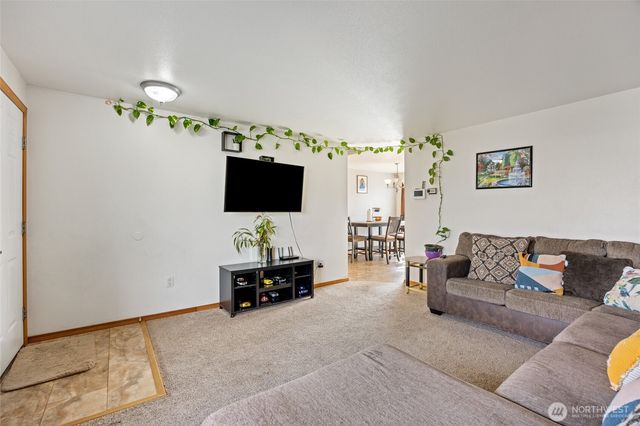 1215 Lowry St, Moses Lake, WA 98837