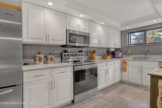 647 Cedar Side Circle NE 114, Palm Bay, FL 32905