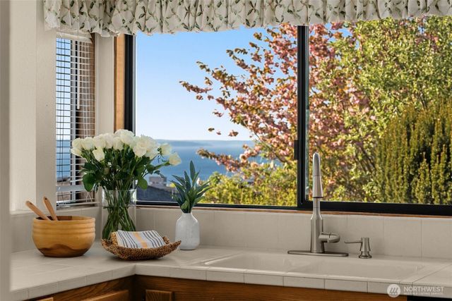 5414 SW Charlestown Street, Seattle, WA 98116
