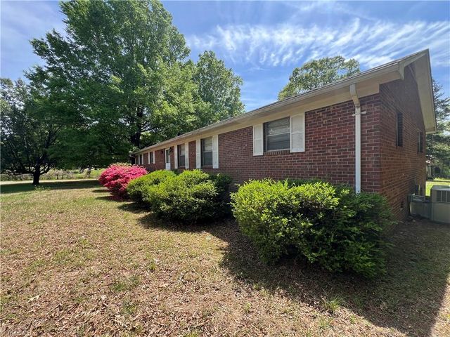 2109 Kivett Drive, Greensboro, NC 27406