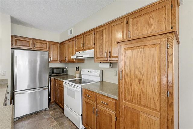 7204 W 155th Street, Overland Park, KS 66223