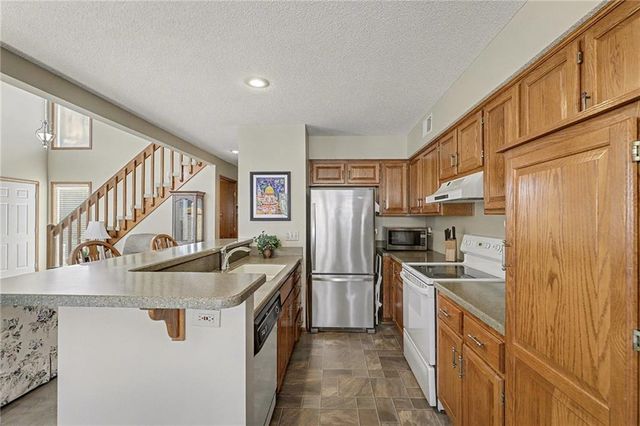 7204 W 155th Street, Overland Park, KS 66223