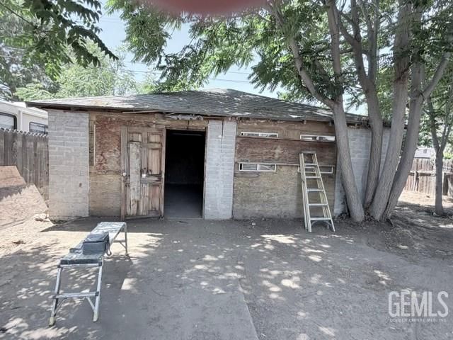 527 Locust Street, Bakersfield, CA 93308