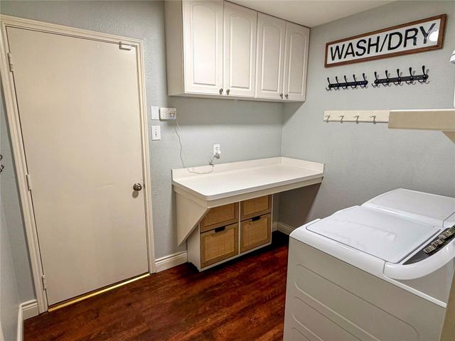 19 E New Avery Place, The Woodlands, TX 77382