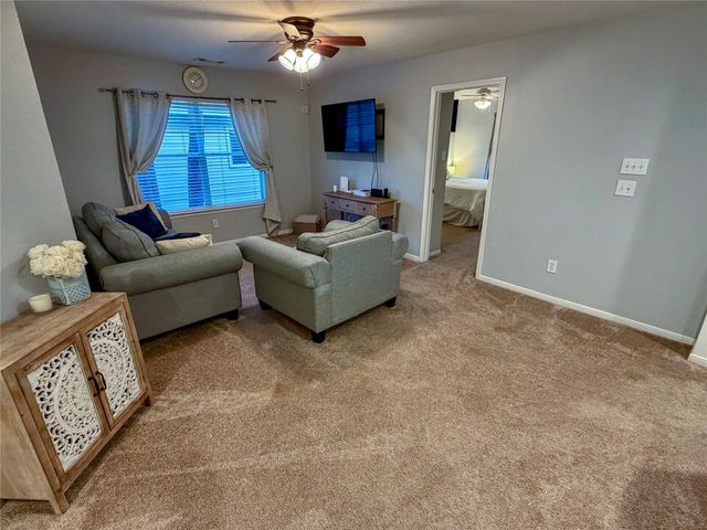 19 E New Avery Place, The Woodlands, TX 77382