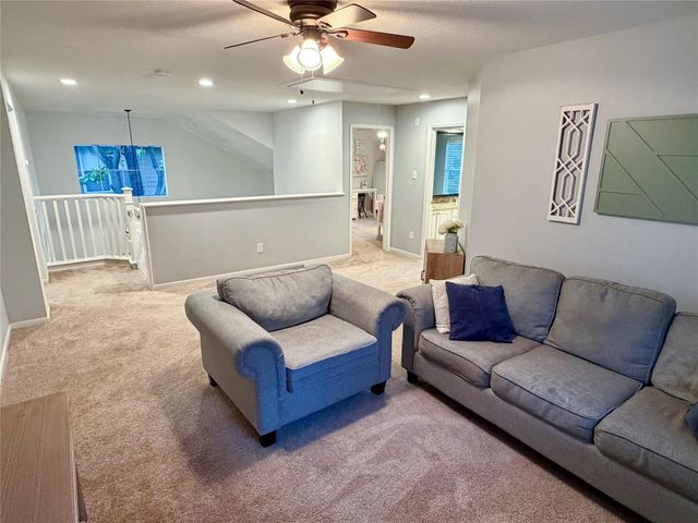 19 E New Avery Place, The Woodlands, TX 77382