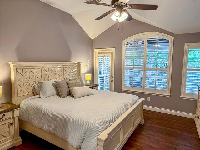 19 E New Avery Place, The Woodlands, TX 77382