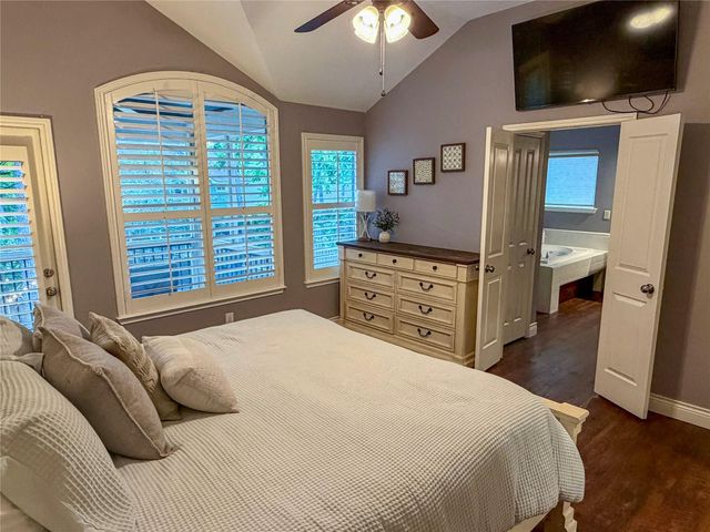 19 E New Avery Place, The Woodlands, TX 77382