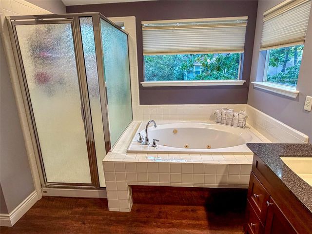 19 E New Avery Place, The Woodlands, TX 77382